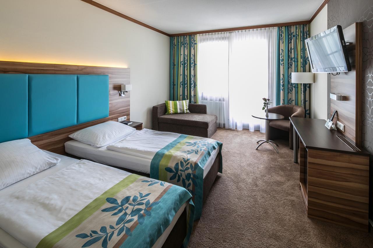 Hotel Am Krone Park Olching Exterior foto