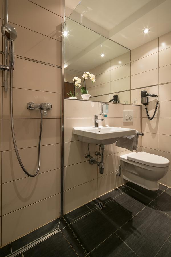 Hotel Am Krone Park Olching Exterior foto