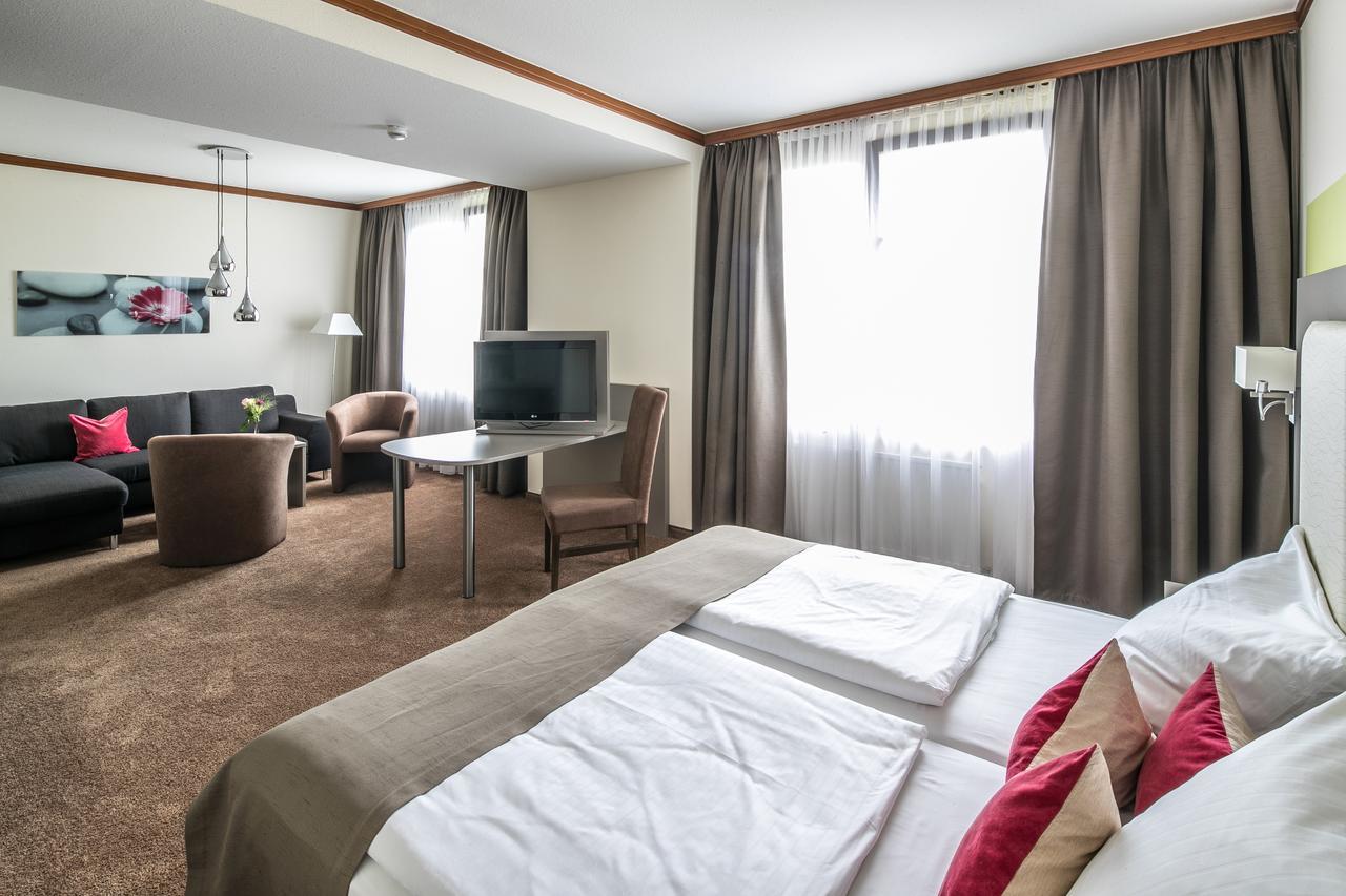 Hotel Am Krone Park Olching Exterior foto